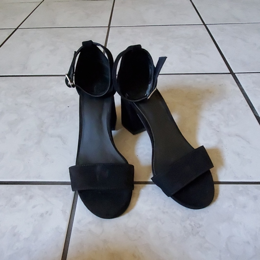 CLOSET SALE Suede Black Heels